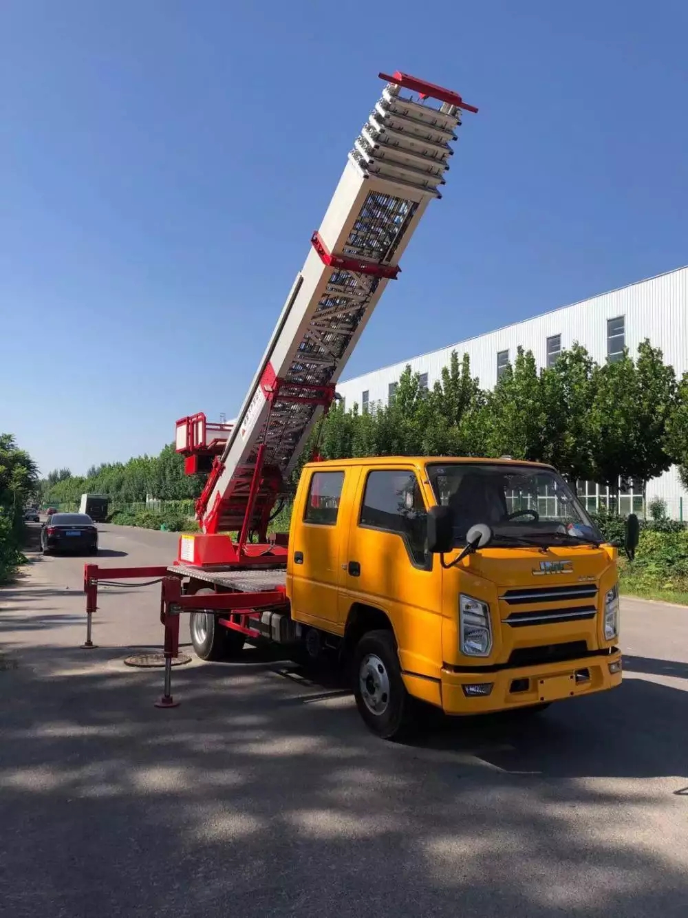 河北附近的云梯车出租服务：轻松解决高空作业需求